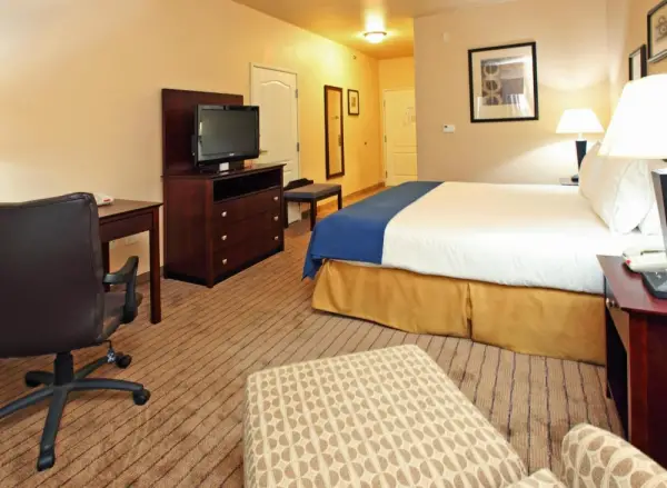 Holiday Inn Express Hotel & Suites Marshall, an IHG Hotel Main image